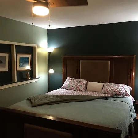 The Hawaii Red House Apartment Private